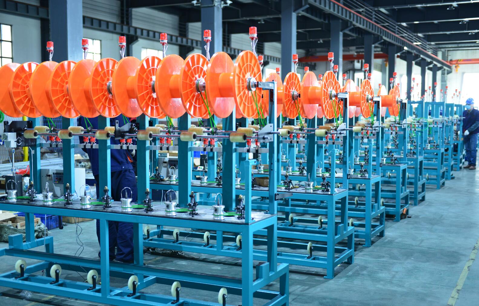 助力抗疫“华体会（中国）”闪烁，8000台钩针机应时赶场